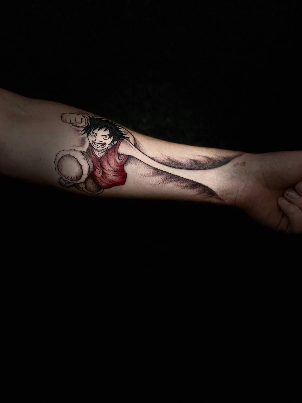 Anime-Tattoo mit Farbe am Unterarm – Lion Ink 37, Einbeck